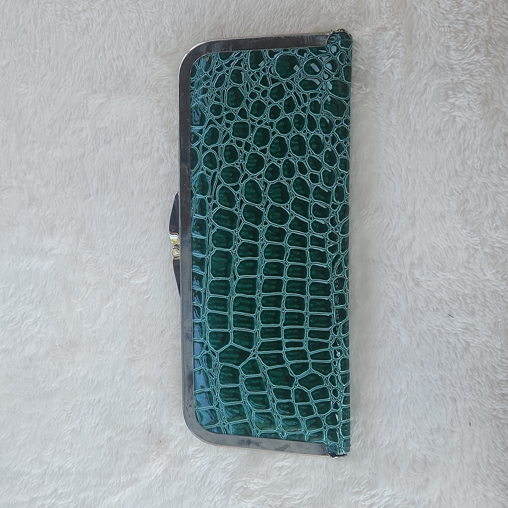 Green snakeskin clutch/wallet 🐍